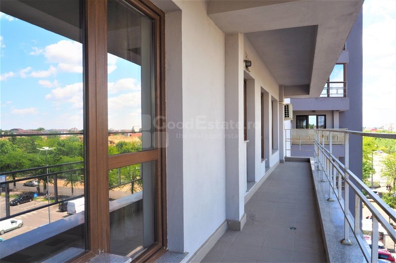 Bucurestii Noi 50A, iesire metrou Jiului, Nord, Pajura Kaufland Sector 1