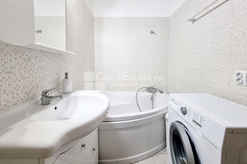 Bucurestii Noi 50A, iesire metrou Jiului, Nord, Pajura Kaufland Sector 1